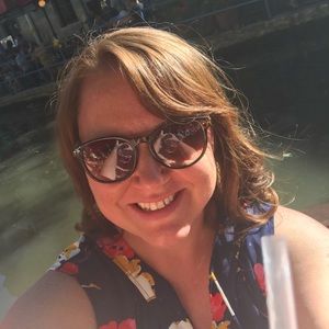 Meet your Posher, Valarie